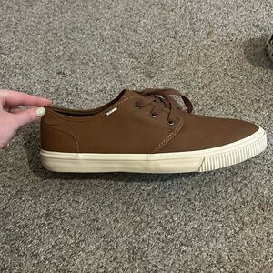 Size 10 men’s Toms shoes